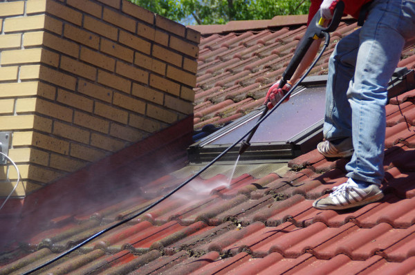 depositphotos_279101324-stock-photo-house-roof-cleaning-with-pressure